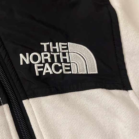 North Face X Supreme White & Black jacket size Medium - Picture 4 of 7